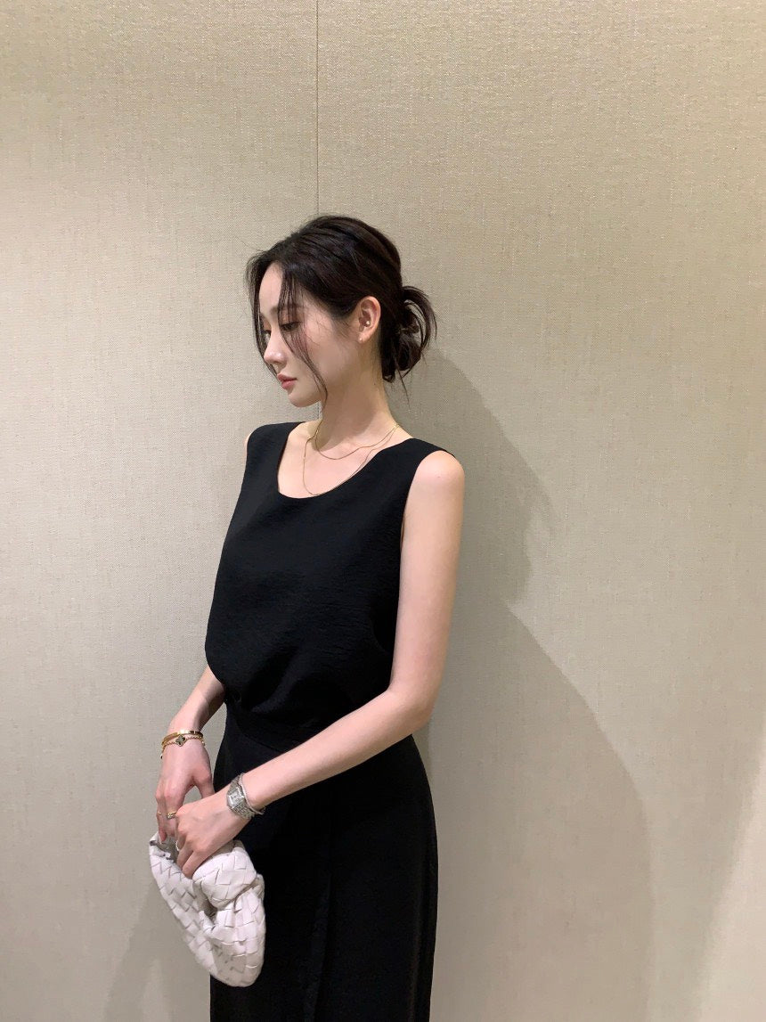 Tue. 溫柔鄉簡約圓領背心繫帶半身裙套裝 黑