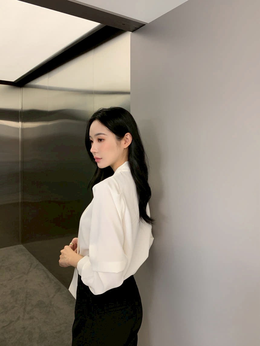 Fri. 法式新款掛脖飄帶氣質上衣 黑/白