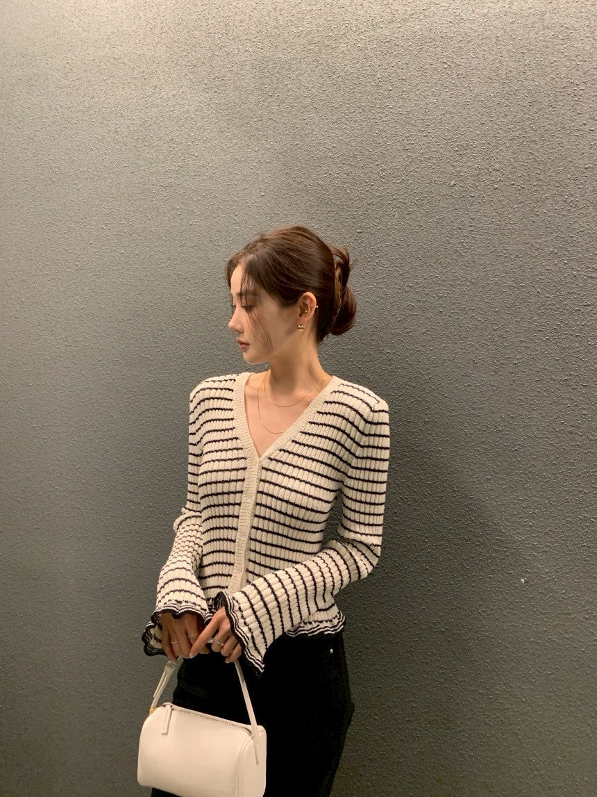 Thu. 休閒私服 拿鐵可可條紋V領針織開衫 白底