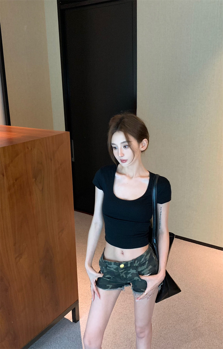 Mon. 彈力修身大U短版上衣 黑