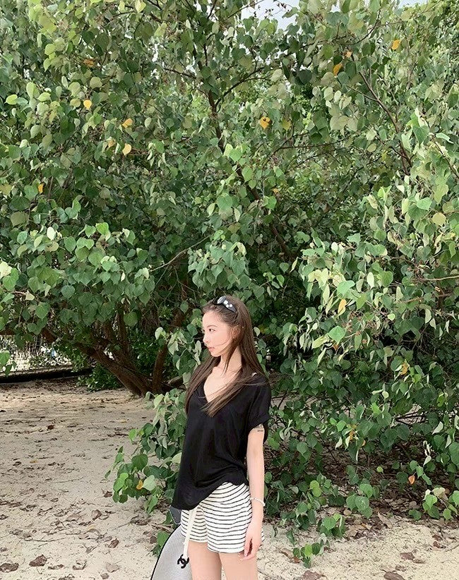 Mon. 原生鬆弛感V領寬鬆短袖上衣 粉/黑 條紋短褲