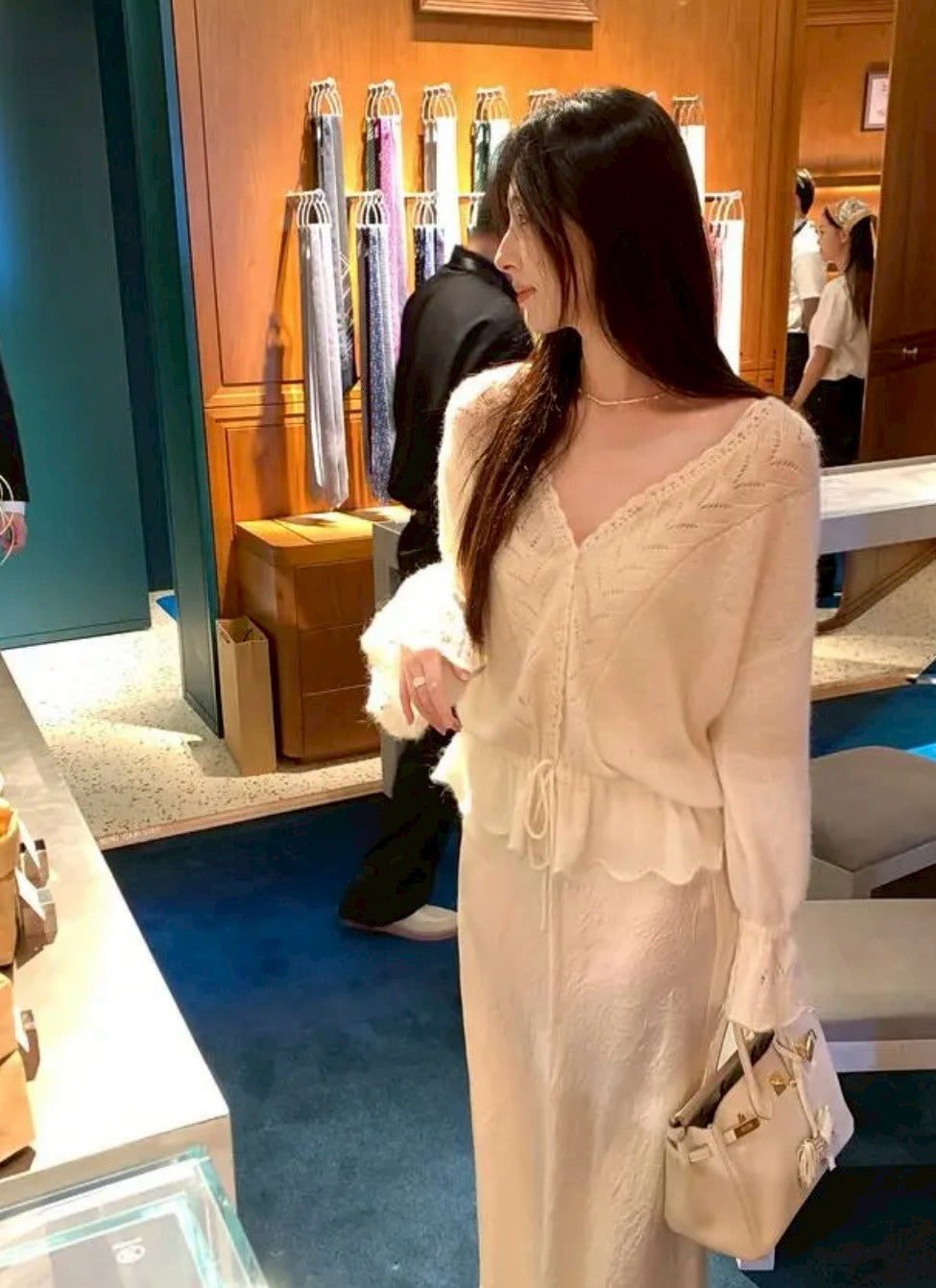 Mon. 氣質嬰駝雲柔紗絲柔針織上衣