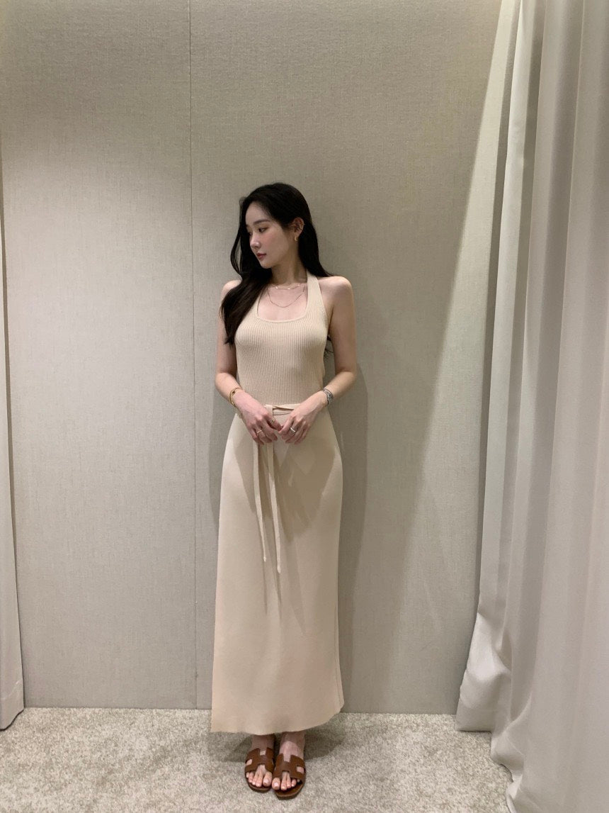 Tue. 帶氛圍氣質開叉掛脖針織連身裙套裝 杏/咖