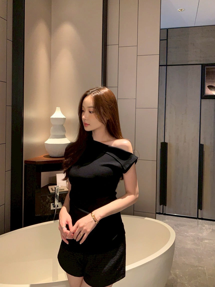 Thu. 元氣少女不規則斜肩顯瘦上衣 黑