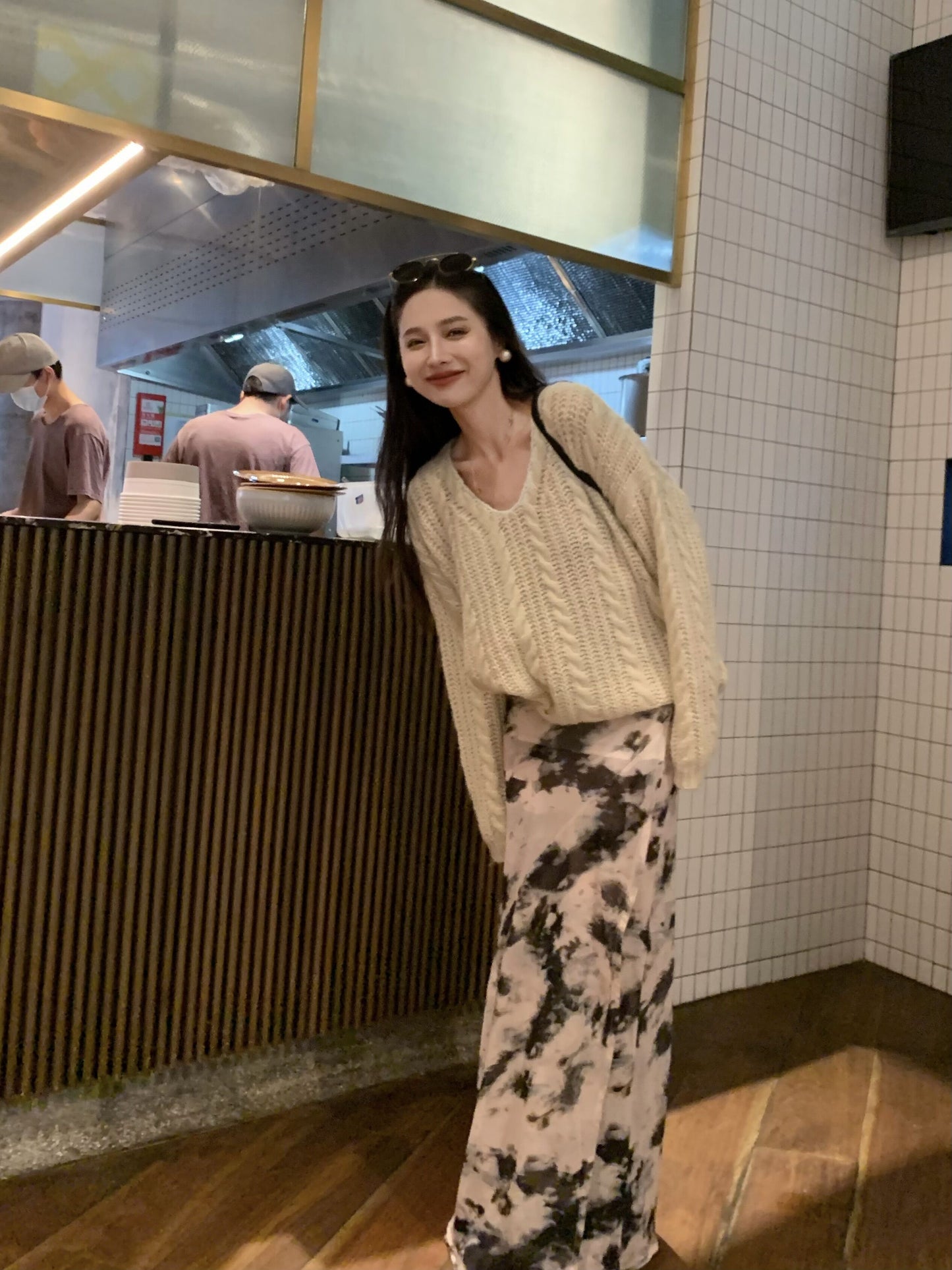 Sun. 麻花v領縷空薄款針織上衣 杏