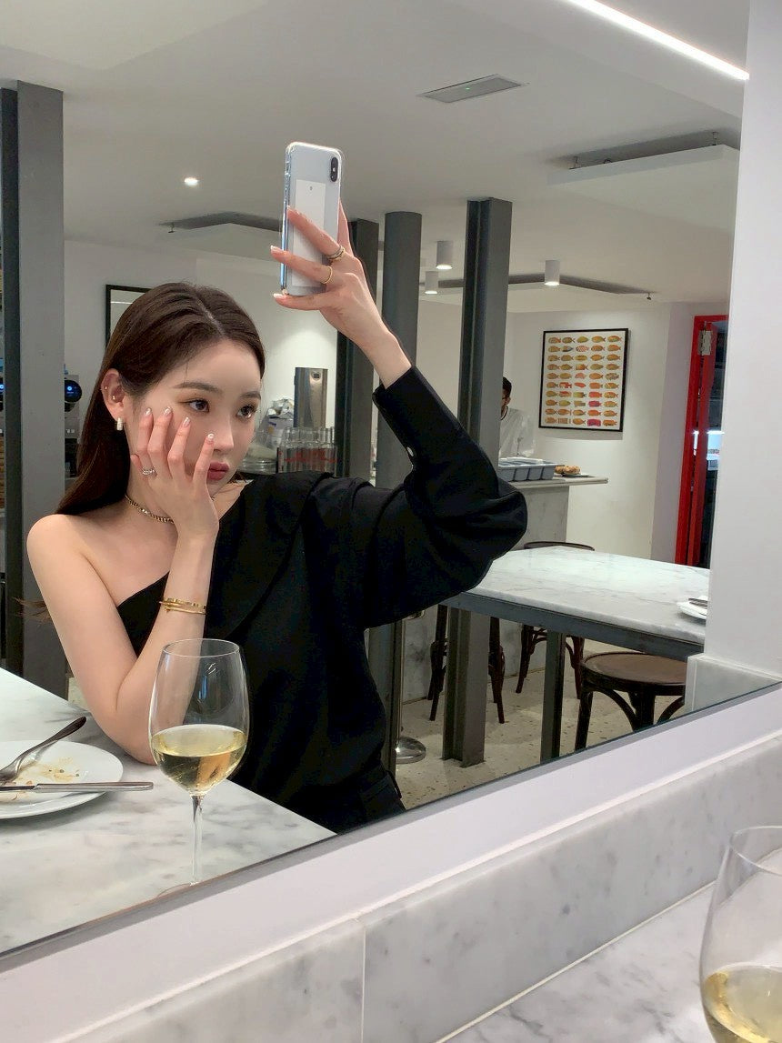 Mon. 優雅單肩翻領長袖襯衫 杏/黑