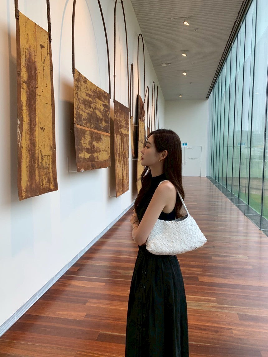 Thu. 韓劇老錢簡約高領顯瘦針織背心 高腰開叉半身裙 黑