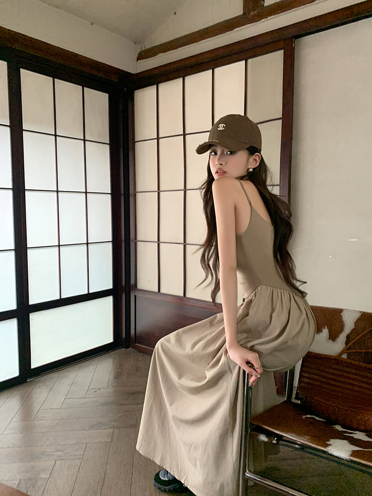 Fri. 極簡赫本風U挖背長洋裝 杏