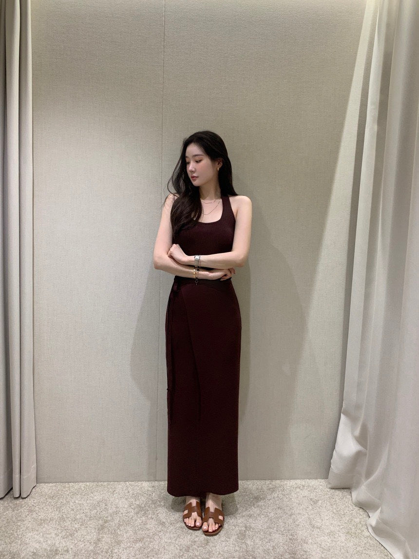 Tue. 帶氛圍氣質開叉掛脖針織連身裙套裝 杏/咖