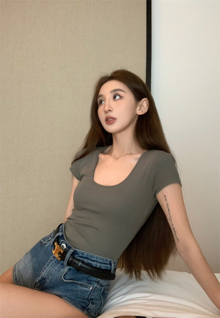 Mon. 彈力修身大U短版上衣 墨綠