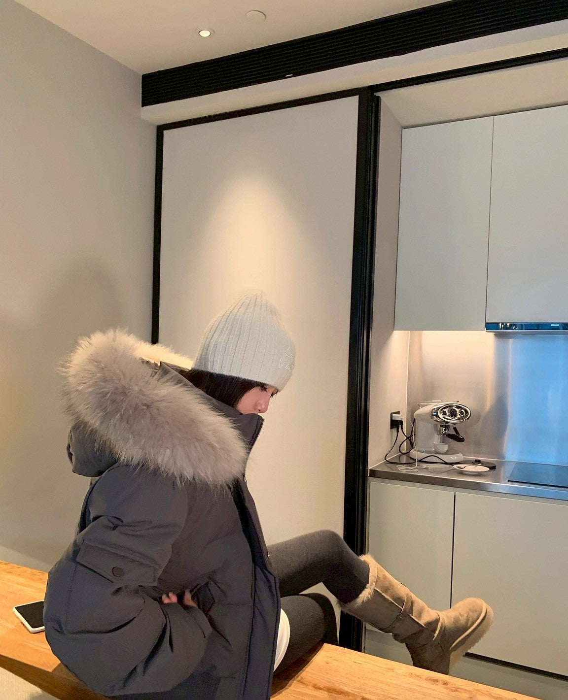 Mon. 雪域山境駱毛帽派克登山加厚羽絨外套 白/深灰綠