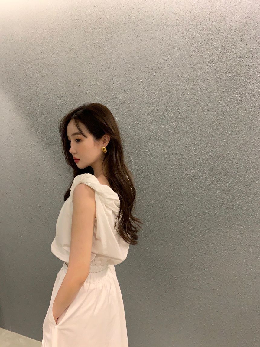 Mon. 扭結設計肩v領背心 白