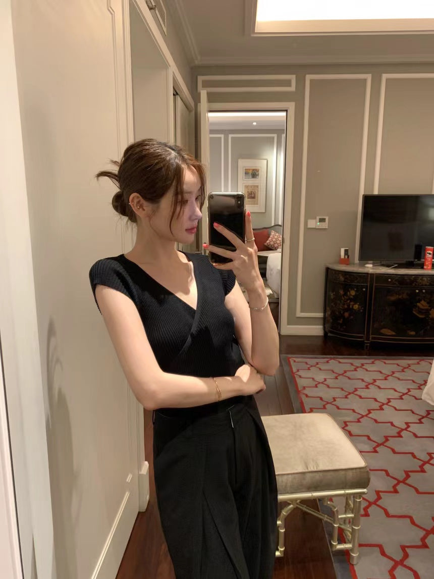 Mon. 交叉V領針織上衣 黑