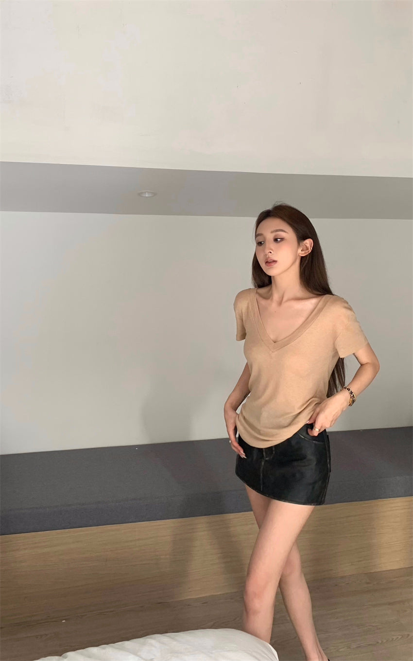 Mon. 慵懶大V領純色上衣 卡其