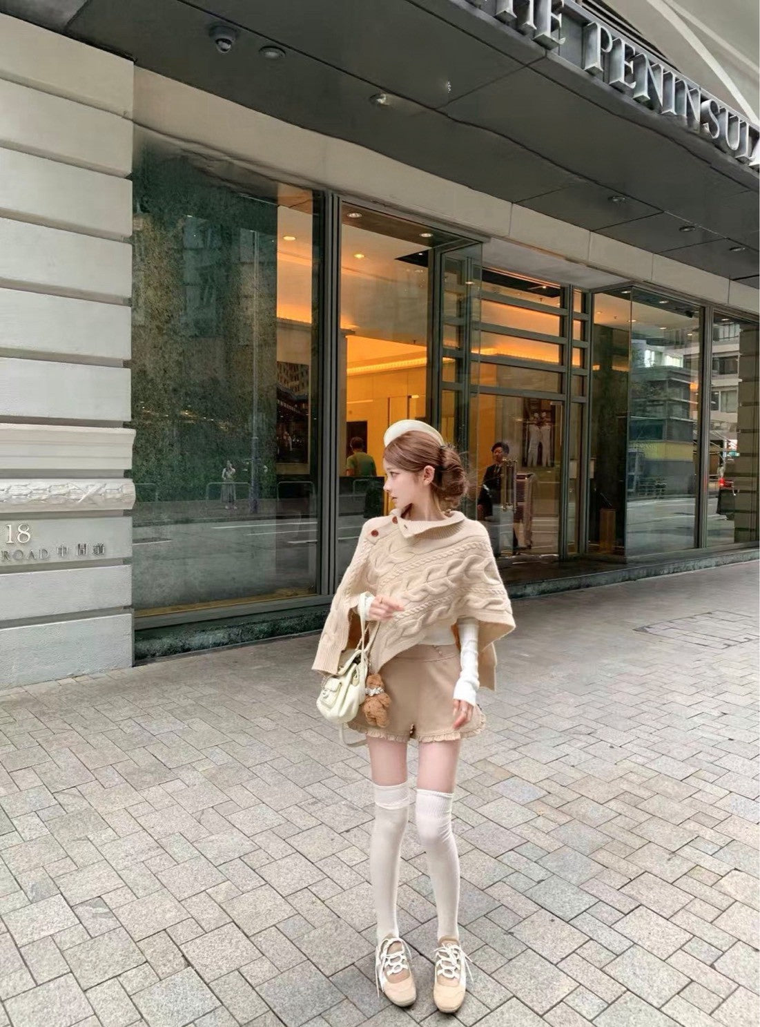 Tue. 焦糖Vivien土星高領麻花斗篷 花邊短褲