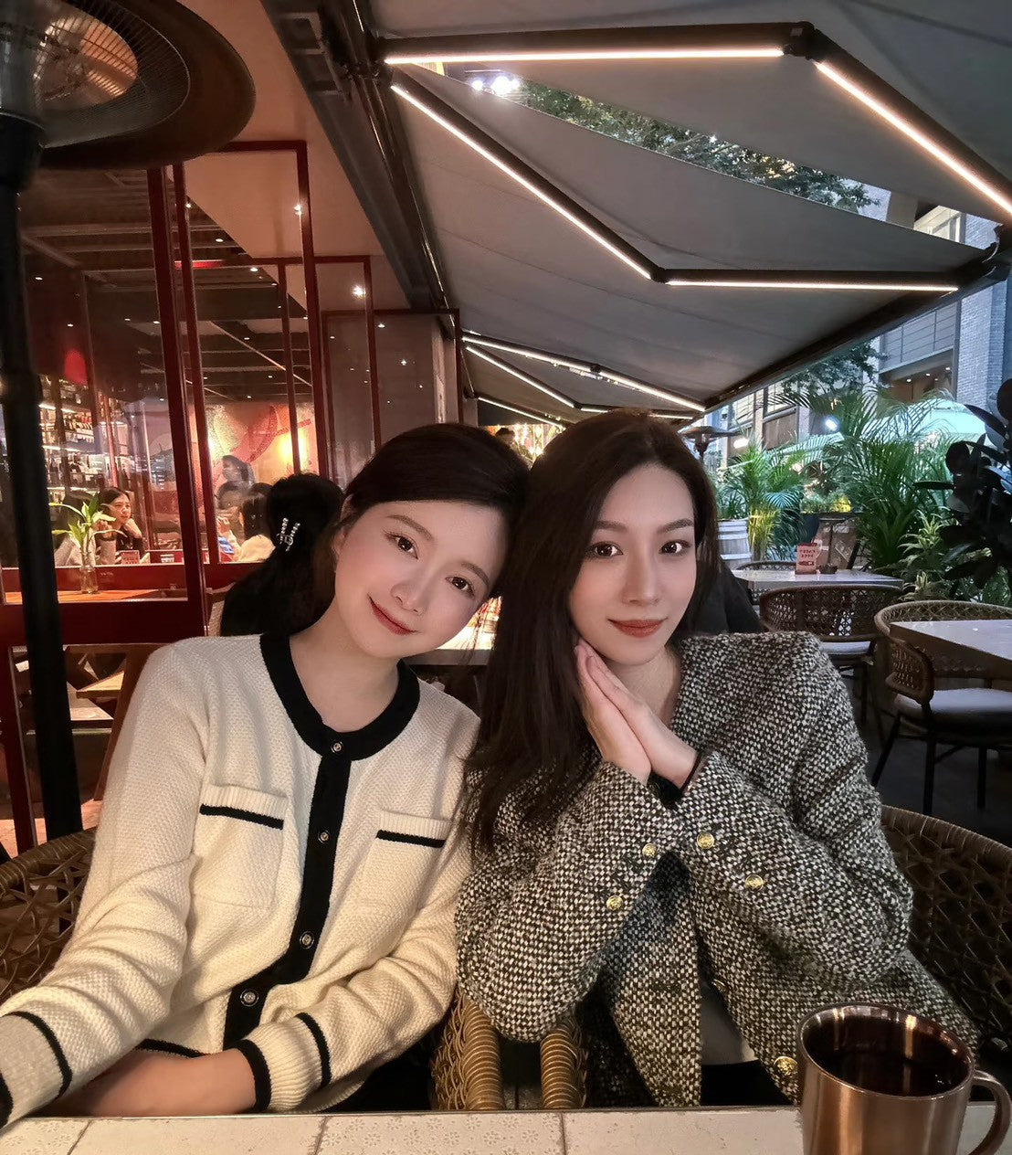 Mon. 淡顏可穿圓領撞色針織外套