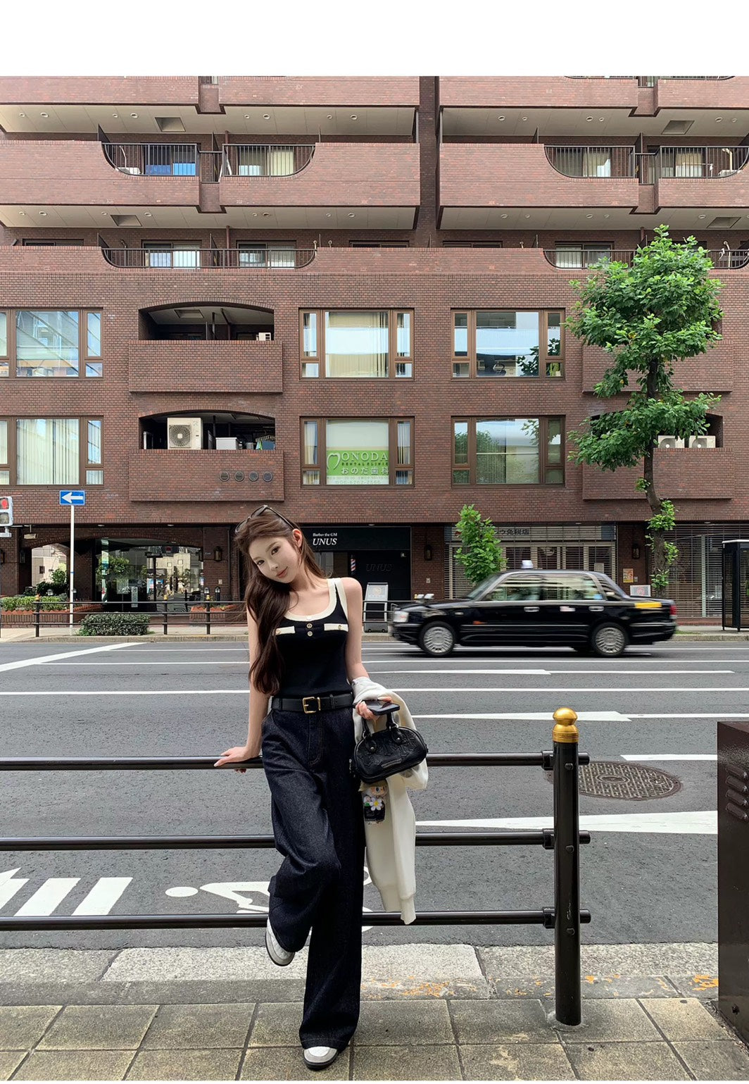 Thu. 黑白小香 明星同款金釦緊身針織背心