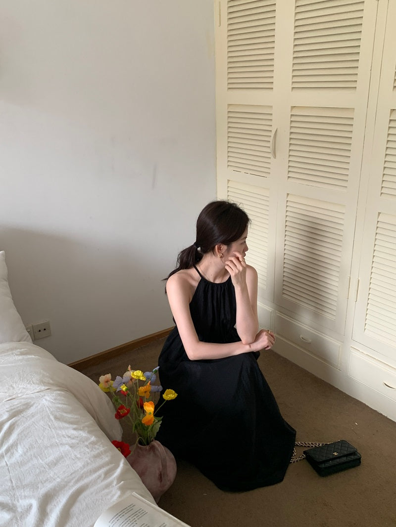 Sun. 吊帶收腰縷空連身長裙 黑