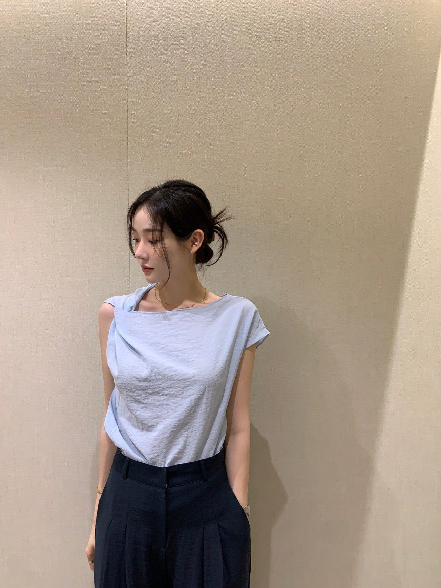 Tue. 休閒不規則斜領純色上衣 藍
