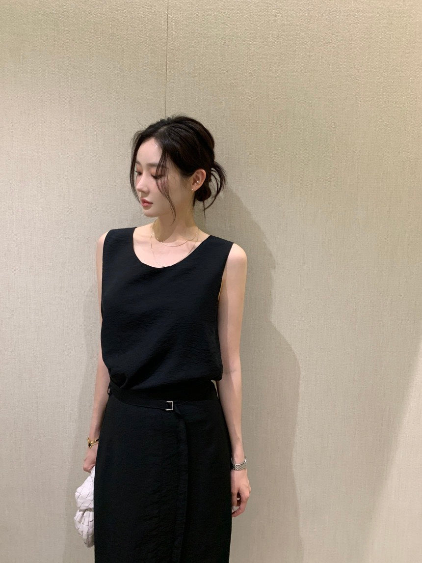 Tue. 溫柔鄉簡約圓領背心繫帶半身裙套裝 黑
