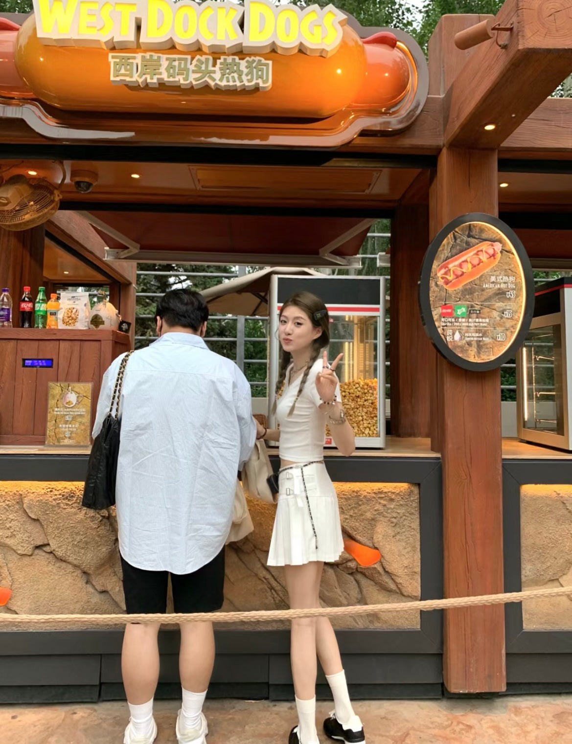 Mon. 小v領口短版彈力T 白