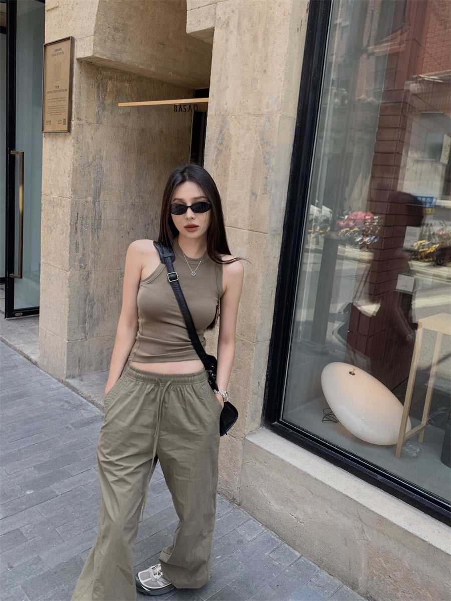 Sat. 萬能百搭王 簡約修身彈力背心 澎澎呼吸休閒褲 卡其綠