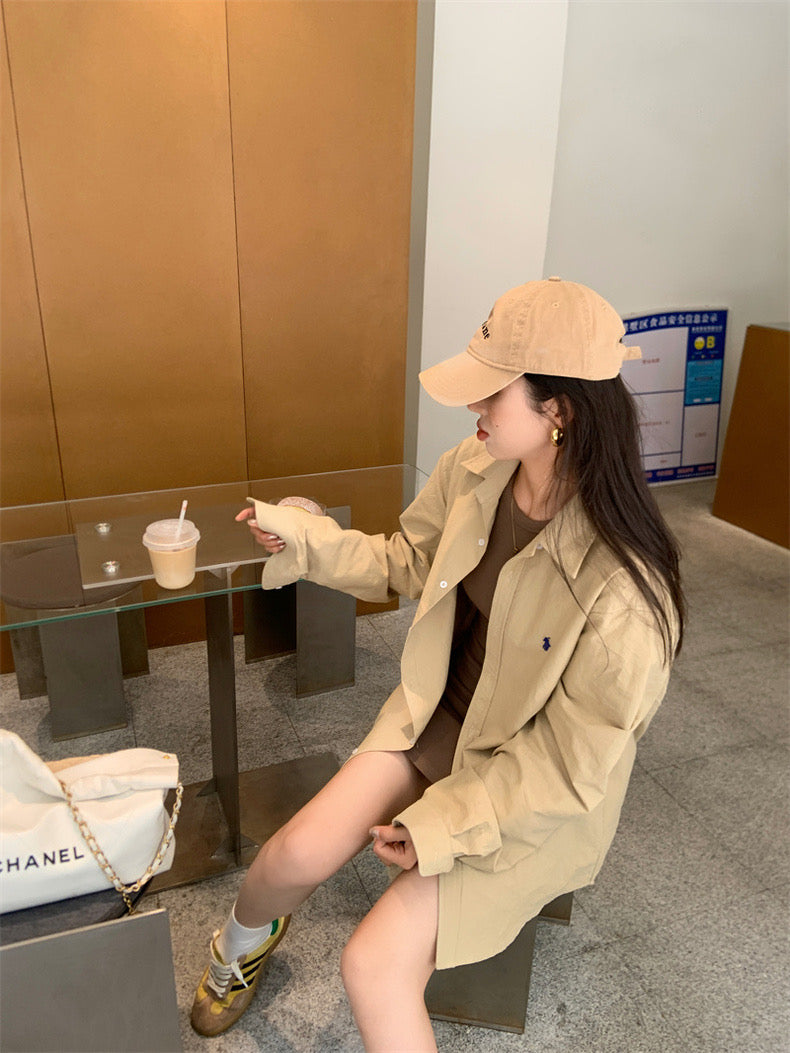 Sat. 復古摩登卡其刺繡襯衫 彈力包臀裙