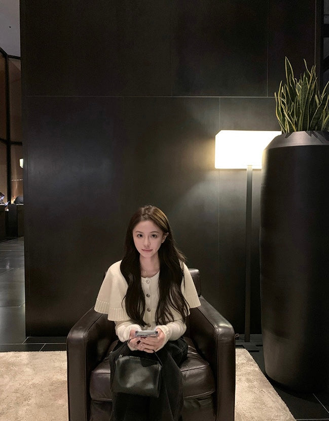 Wed. 斗篷騎士 設計感假兩件式鈕扣針織上衣 白