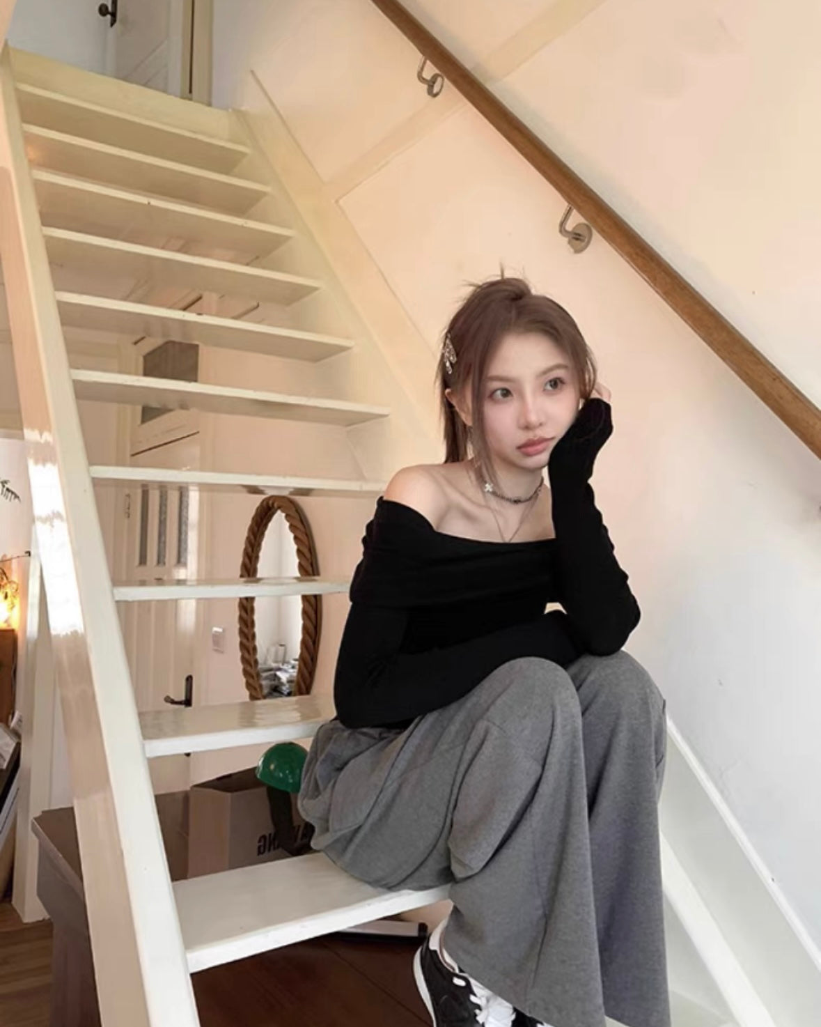 Wed. 小細腰 氣質軟糯親膚針織一字領上衣 杏/黑