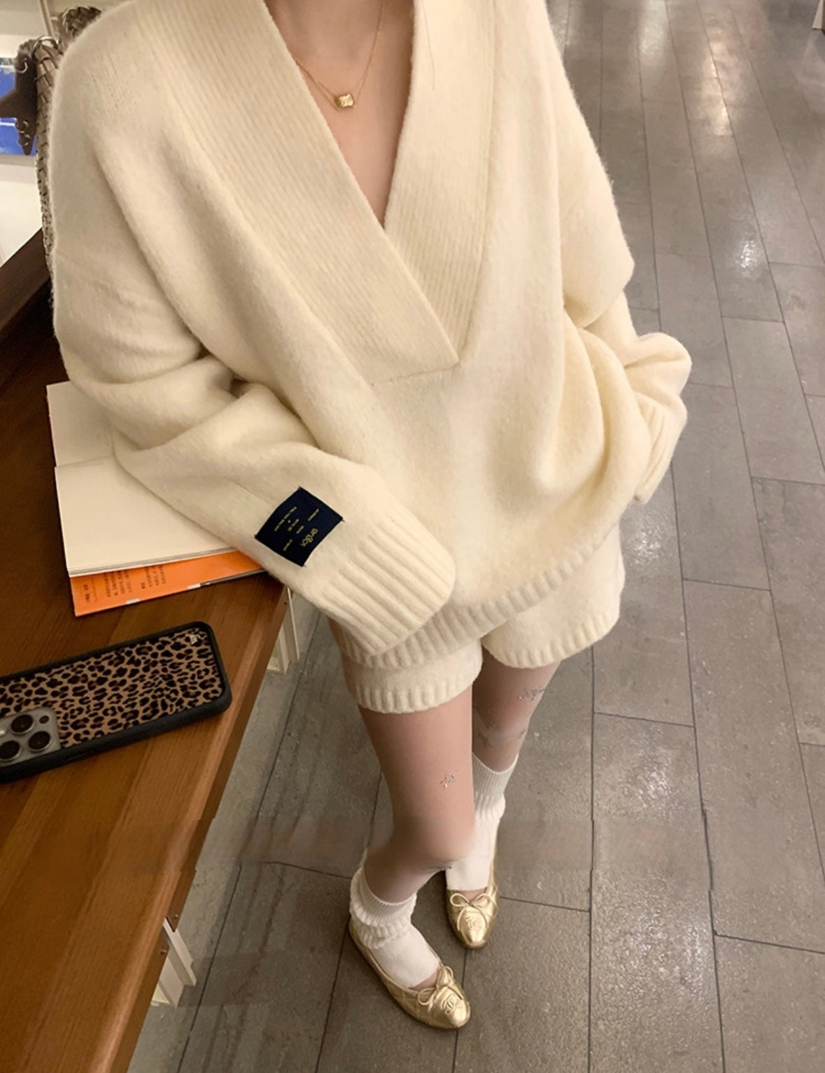 Sat. 鬆弛老錢 jennie同款羊毛大V領針織短褲套装 白/藏青