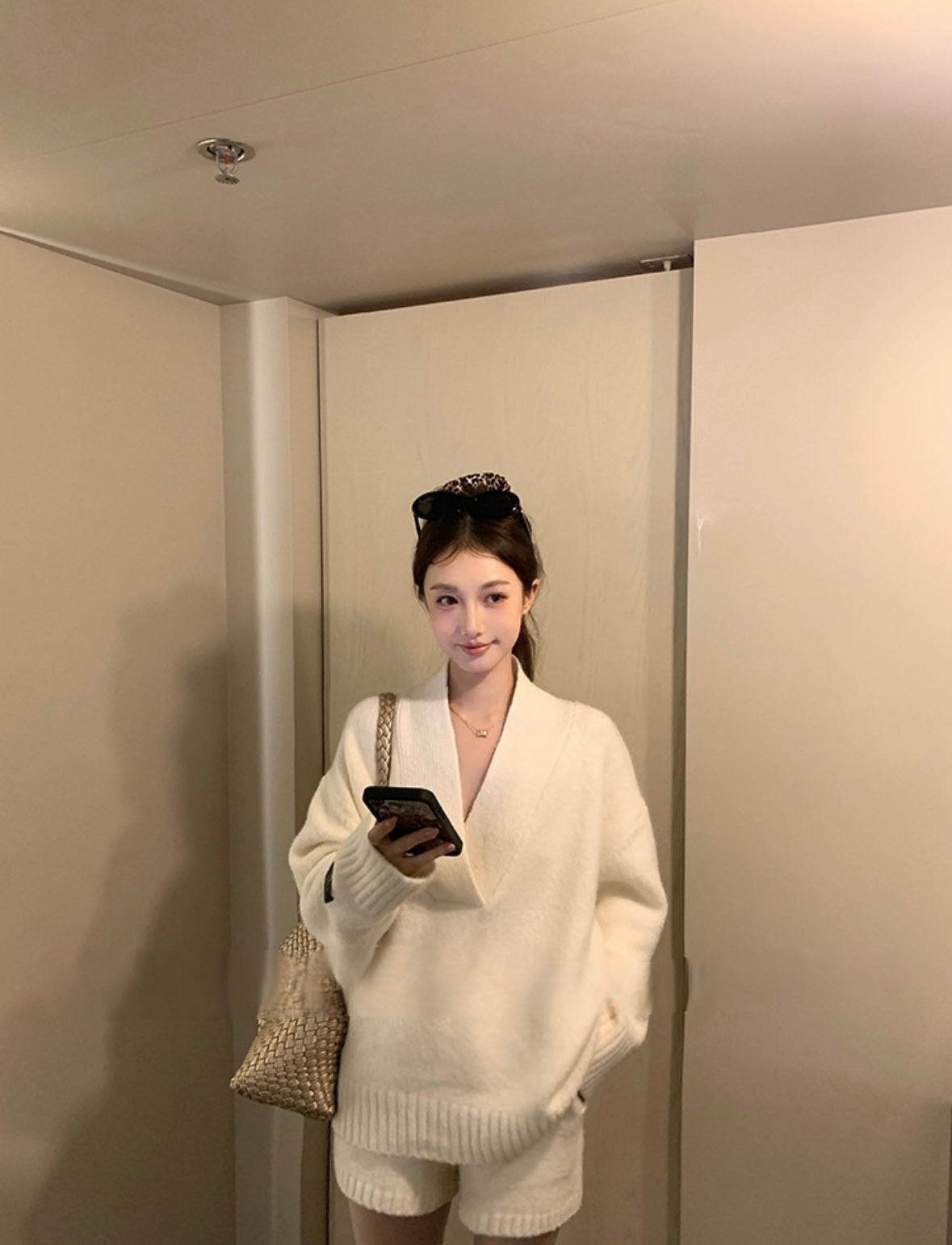 Sat. 鬆弛老錢 jennie同款羊毛大V領針織短褲套装 白/藏青