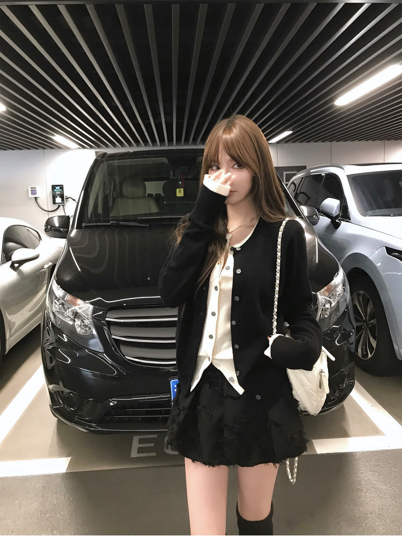 Sun. 高智系美人 慵懶假兩件式百搭鈕扣針織上衣 黑白