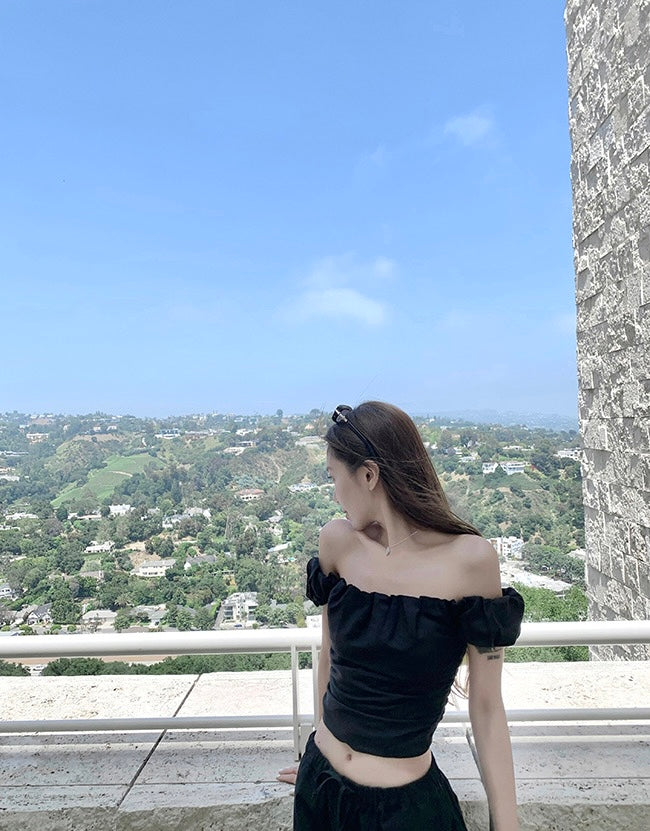 Wed. 慵懶週末 設計感花邊一字肩泡泡袖上衣 黑