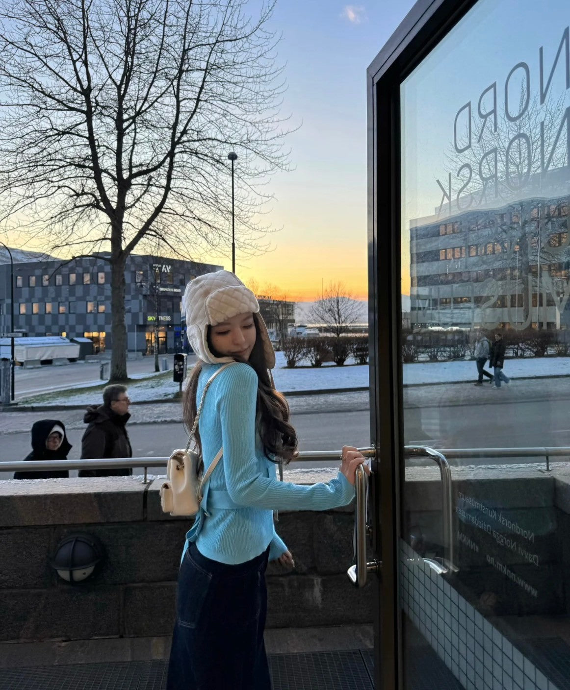 Thu.Jennie看秀同款 小香氣質腰帶緹花針織上衣 藍調時刻/氣質白