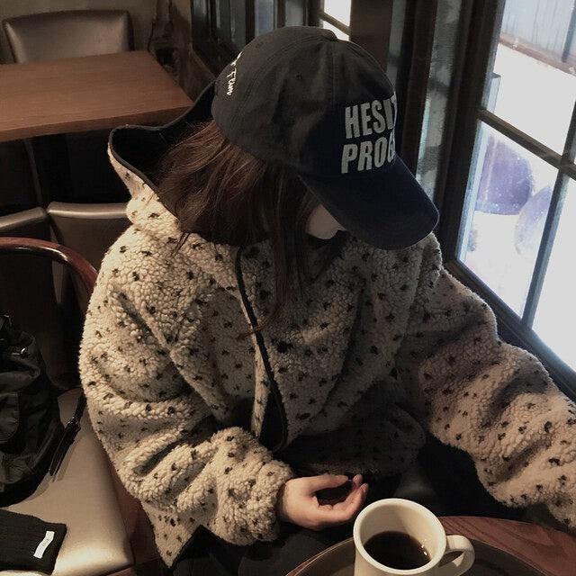 Fri. 熱呼便利店愛心波點羊羔毛連帽外套 咖/灰