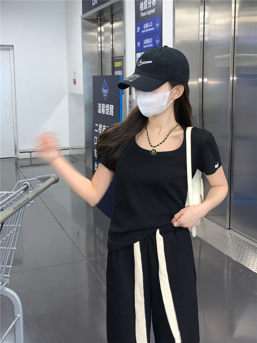 Wed. 大U領華夫格短版上衣 黑/白