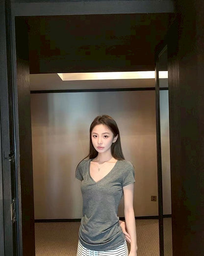 Fri. 自留百穿不厭鬆弛V領純色上衣 亞麻杏/灰