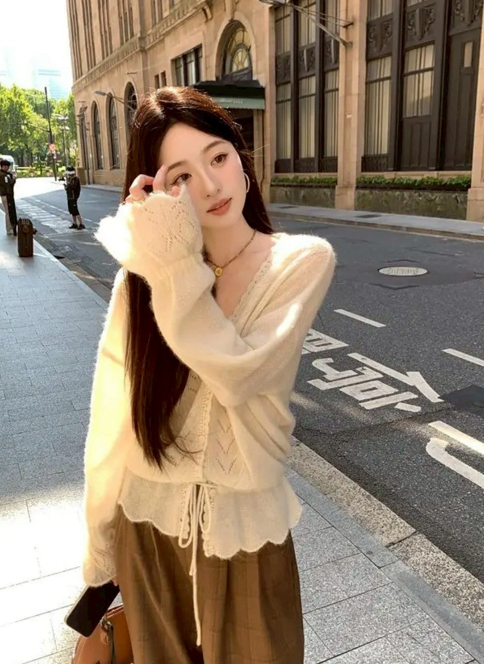 Mon. 氣質嬰駝雲柔紗絲柔針織上衣