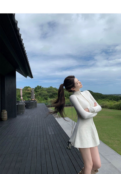 Thu. 氣質姊姊半高領拉鍊粗針花瓣連身裙 白