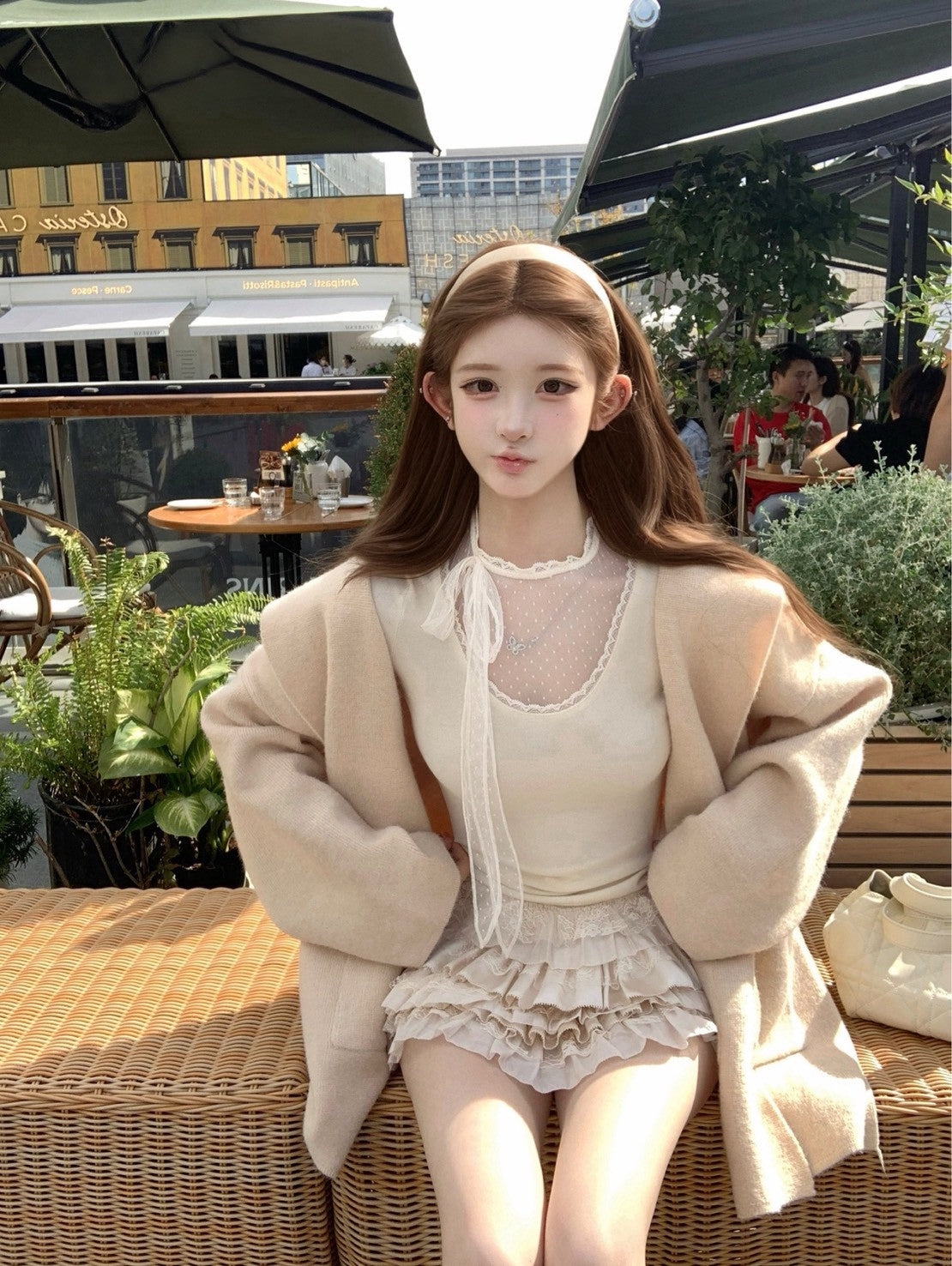 Tue. 特調天菜 透視波點純慾打底米白上衣