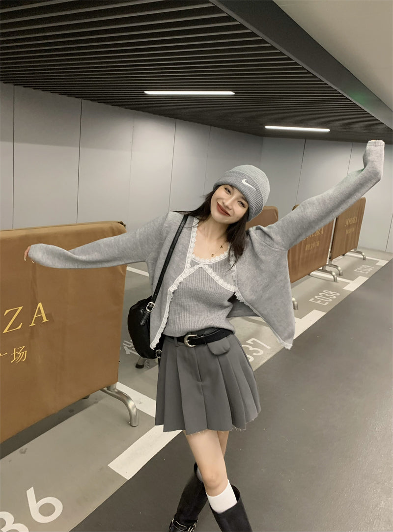 Sun. 溫柔蕾絲繞邊針織2件組 灰