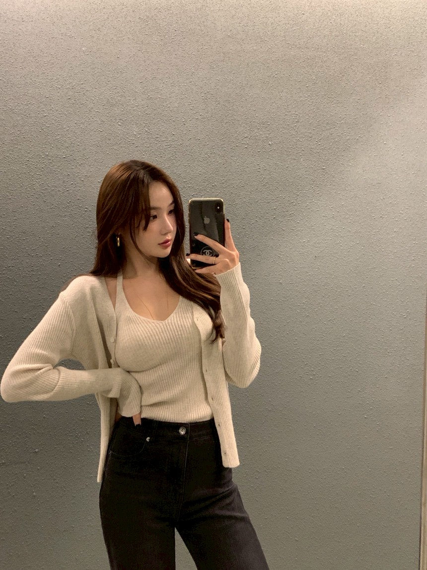 Fri. 慵懶chic針織V領挖背2件套 黑/卡