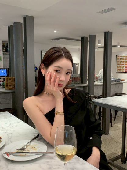 Mon. 優雅單肩翻領長袖襯衫 杏/黑