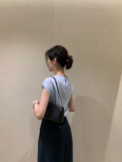 Tue. 休閒不規則斜領純色上衣 藍
