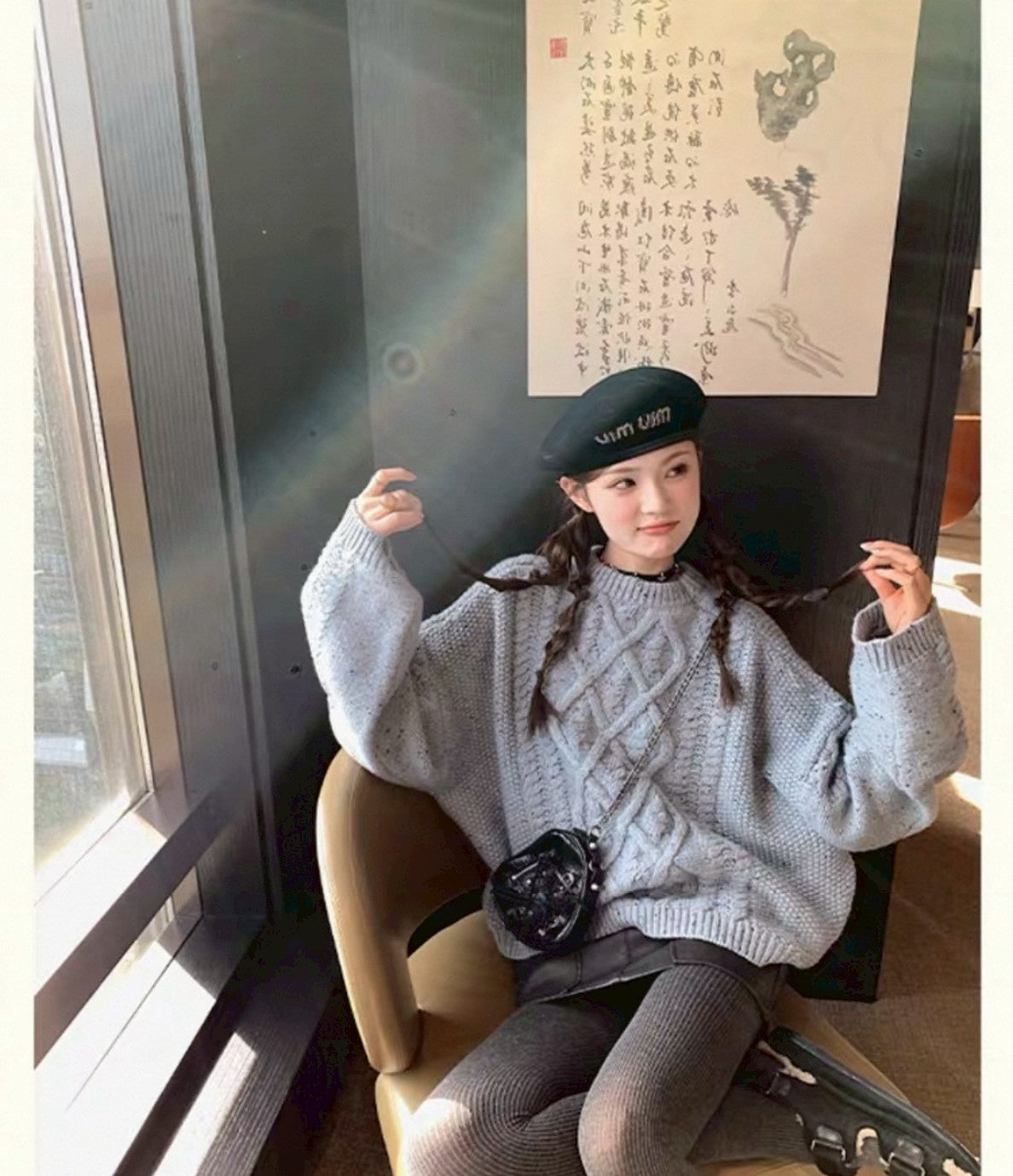 Tue. 芝麻香草圓領針織麻花毛衣 白/藍