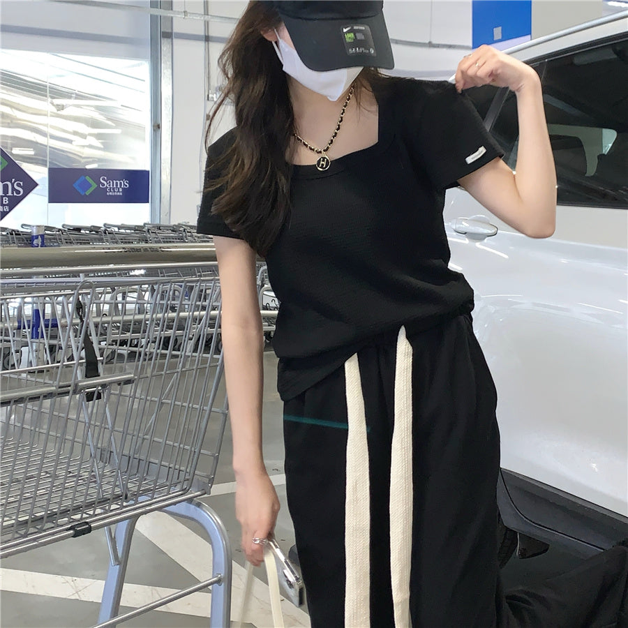 Wed. 大U領華夫格短版上衣 黑/白