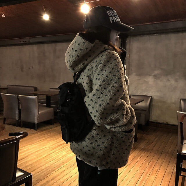 Fri. 熱呼便利店愛心波點羊羔毛連帽外套 咖/灰