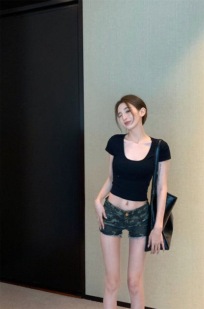 Mon. 彈力修身大U短版上衣 黑