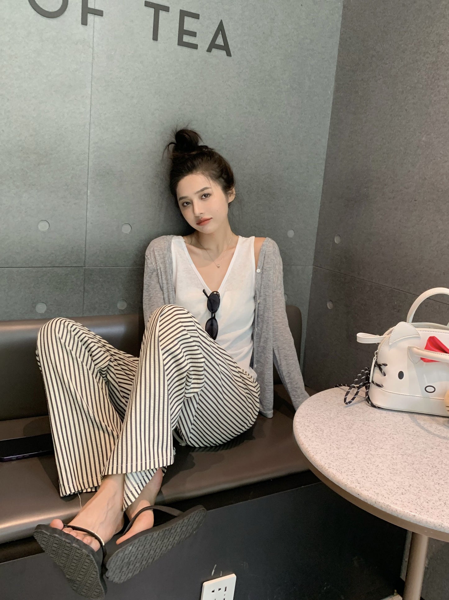Sun. 慵懶直條亞麻抽繩褲