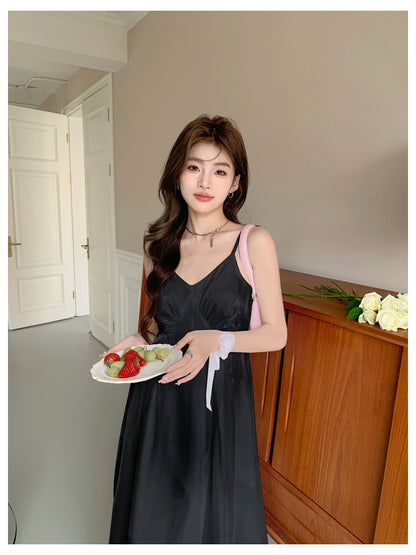 Sun. 氣質流光紗法式高腰V領連身裙 黑